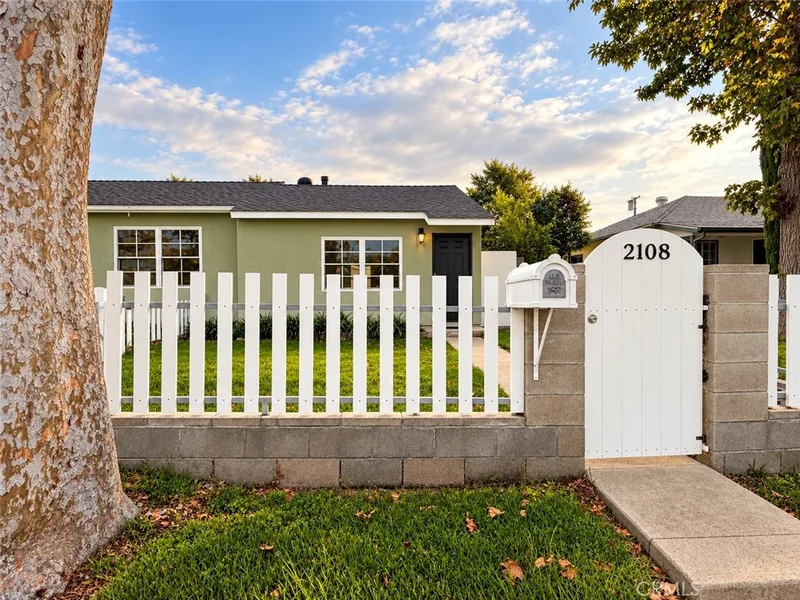 2108 W Valencia DR, Fullerton