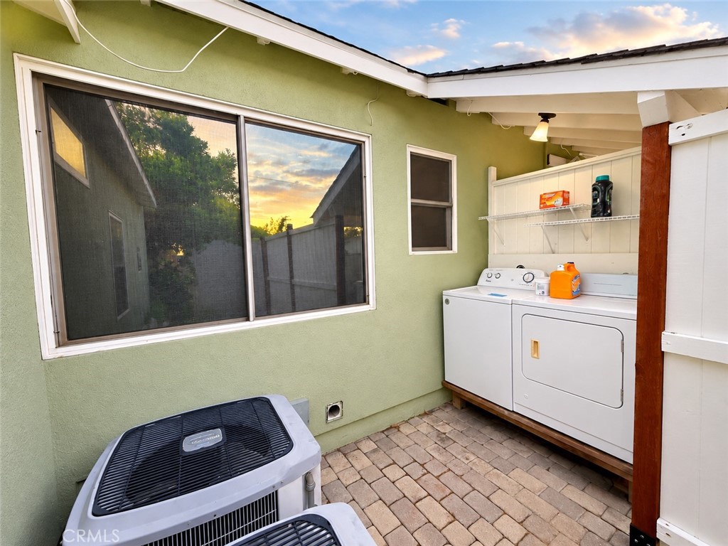 Washer/Dryer - 2108 W Valencia DR, Fullerton CA 92833 - photo 6