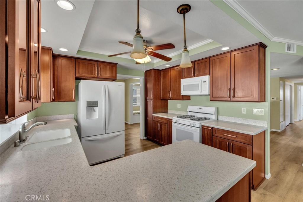 2212 Hartford, Fullerton CA 92831 - photo 18