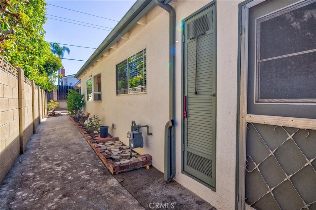 2212 Hartford, Fullerton CA 92831 - photo 35