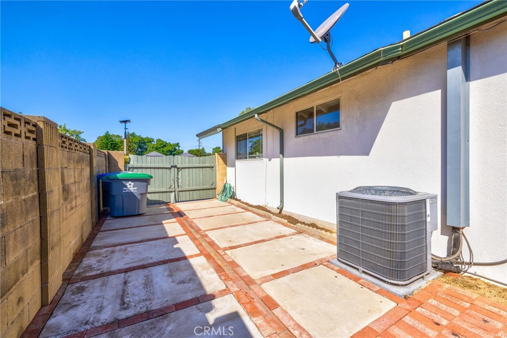 2212 Hartford, Fullerton CA 92831 - photo 37
