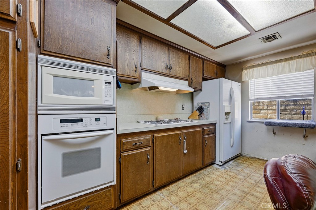 2248 Braeburn Avenue, Fullerton CA 92831 - photo 2