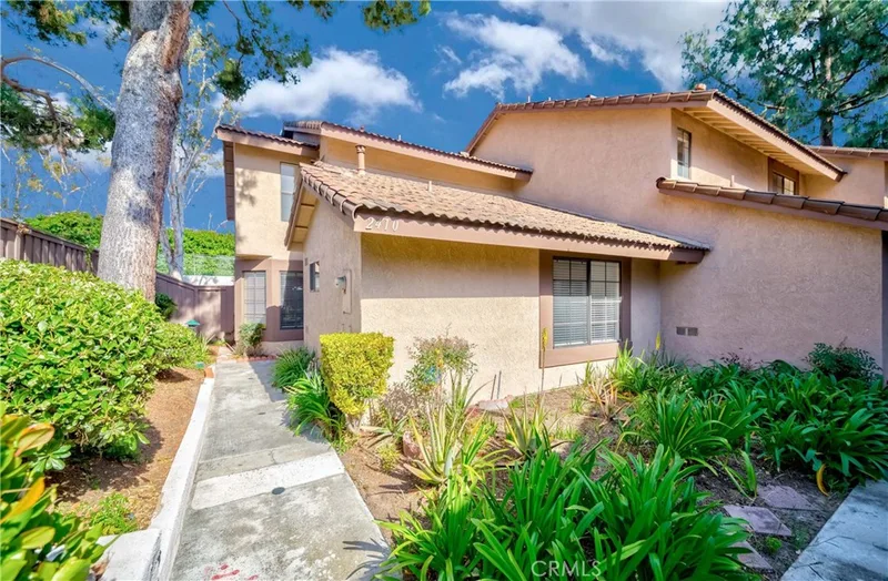 2410 Plaza De Vista, Fullerton, CA 92833
