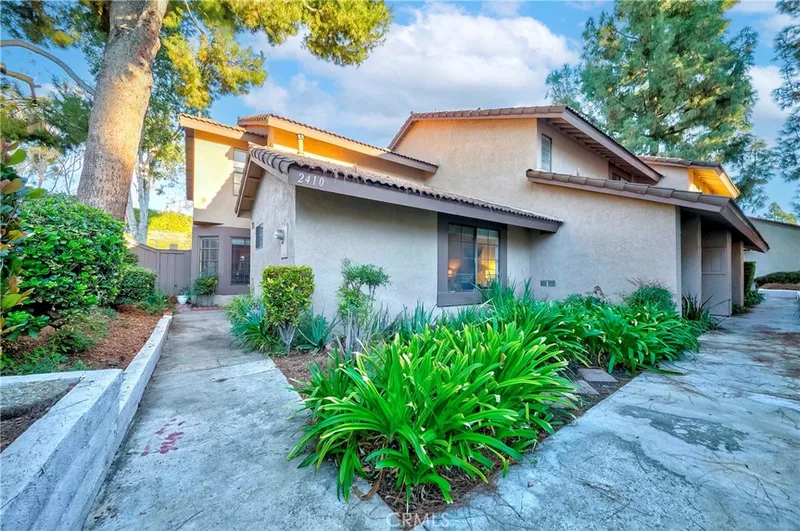 2410 Plaza De Vista, Fullerton, CA 92833