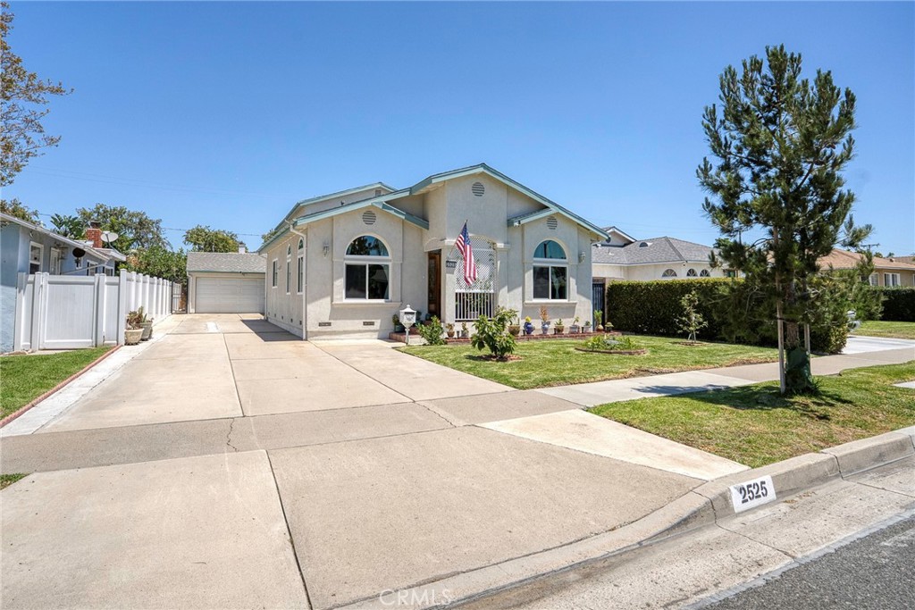 2525 W Olive Avenue, Fullerton CA 92833 - photo 1