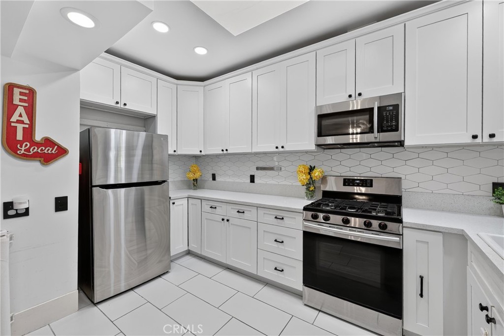 2700 W Olive Avenue, Fullerton CA 92833 - photo 9