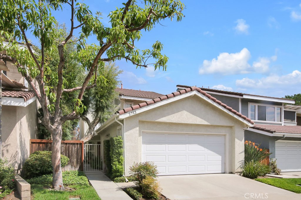 Welcoming walkway entry to Hickory Place - 2712 Hickory Place, Fullerton CA 92835 - photo 1