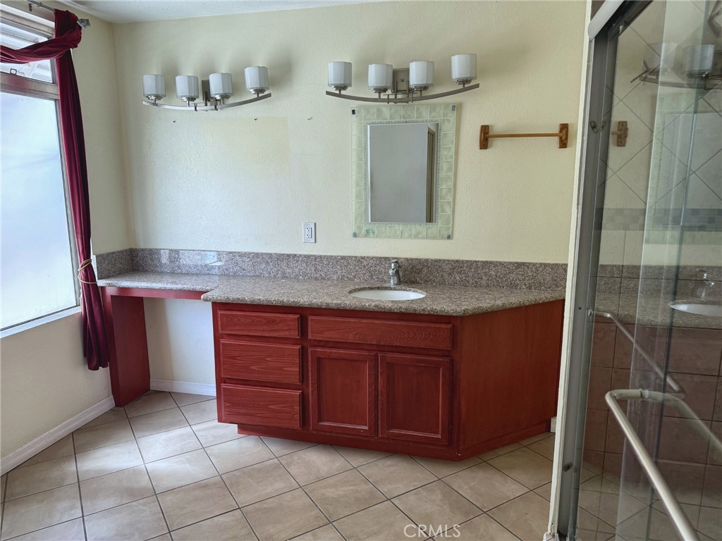 Primary bathroom with large vanity and ample counter space - 2851 Rolling Hills 187, Fullerton CA 92835 - photo 8