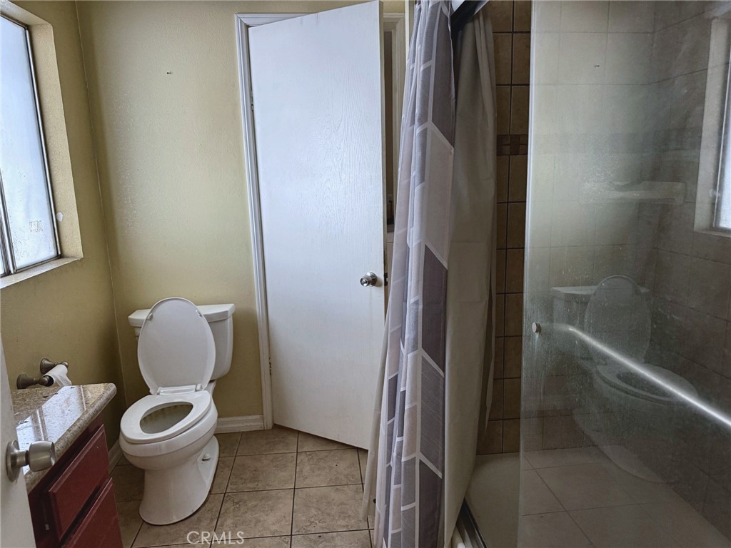 Second full bathroom with shower/tub - 2851 Rolling Hills 187, Fullerton CA 92835 - photo 10