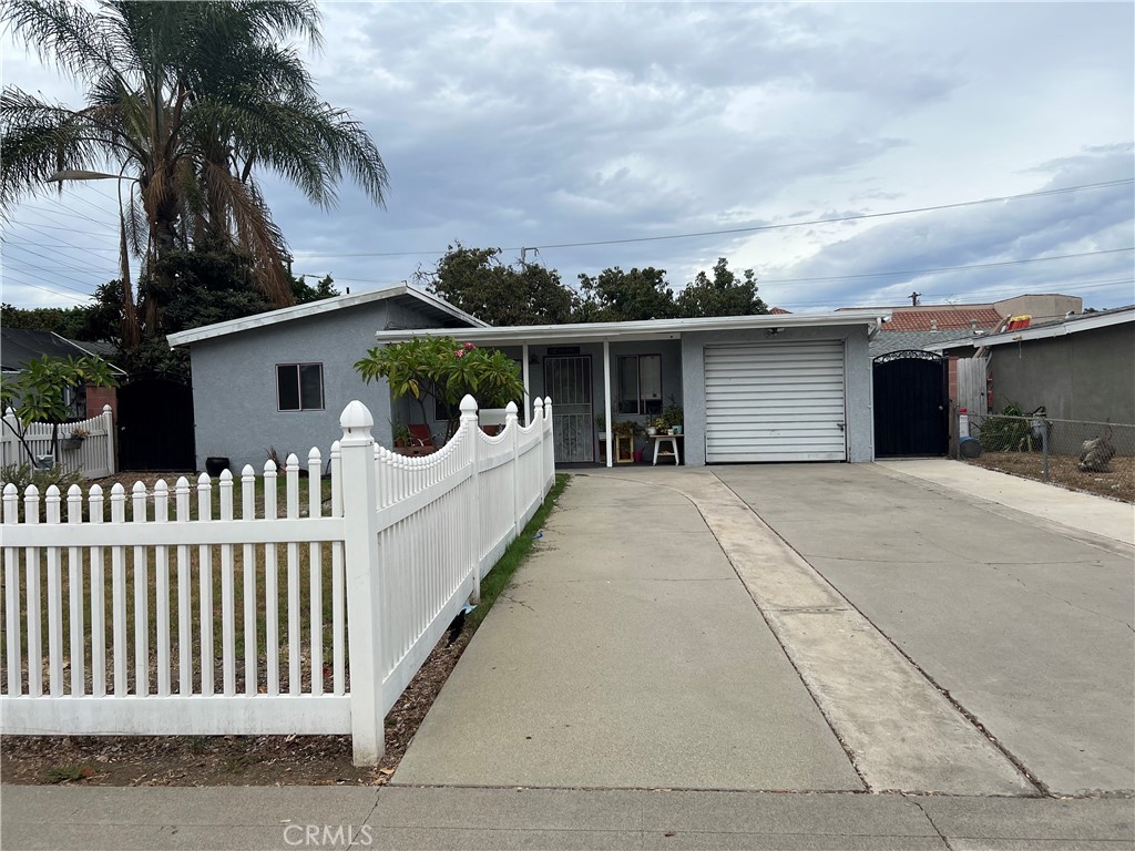 305 E Valencia, Fullerton CA 92832 - photo 3