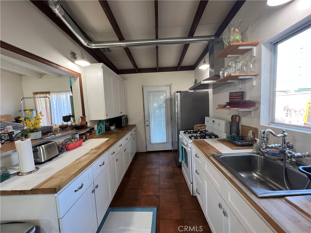 305 E Valencia, Fullerton CA 92832 - photo 4
