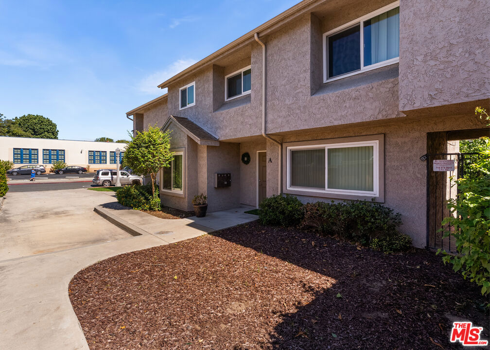 318 E Wilshire Avenue, Fullerton CA 92832 - photo 2