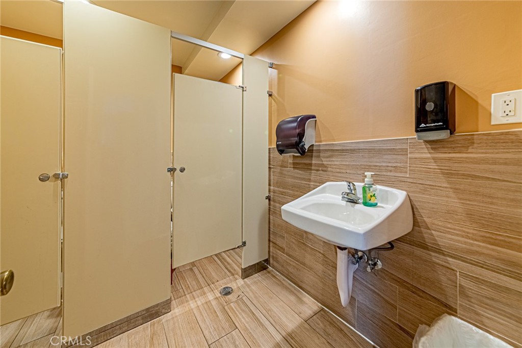 3401 N Harbor, Fullerton CA 92835 - photo 24