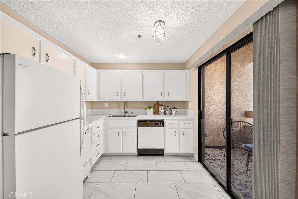 Kitchen - 351 N Ford Avenue 221, Fullerton CA 92832 - photo 10
