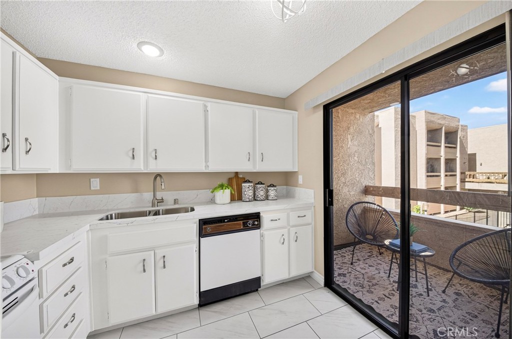 Kitchen - 351 N Ford Avenue 221, Fullerton CA 92832 - photo 11