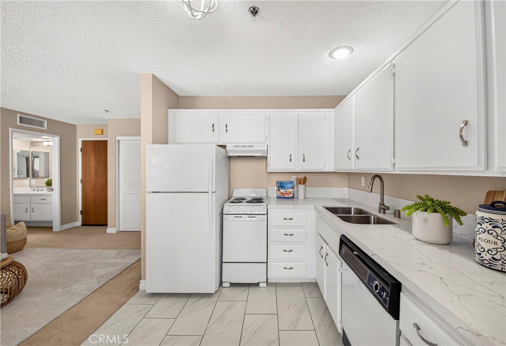 Kitchen - 351 N Ford Avenue 221, Fullerton CA 92832 - photo 14