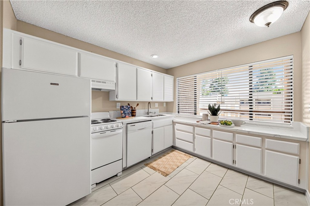 Bright Kitchen - 351 N Ford Avenue 326, Fullerton CA 92832 - photo 7