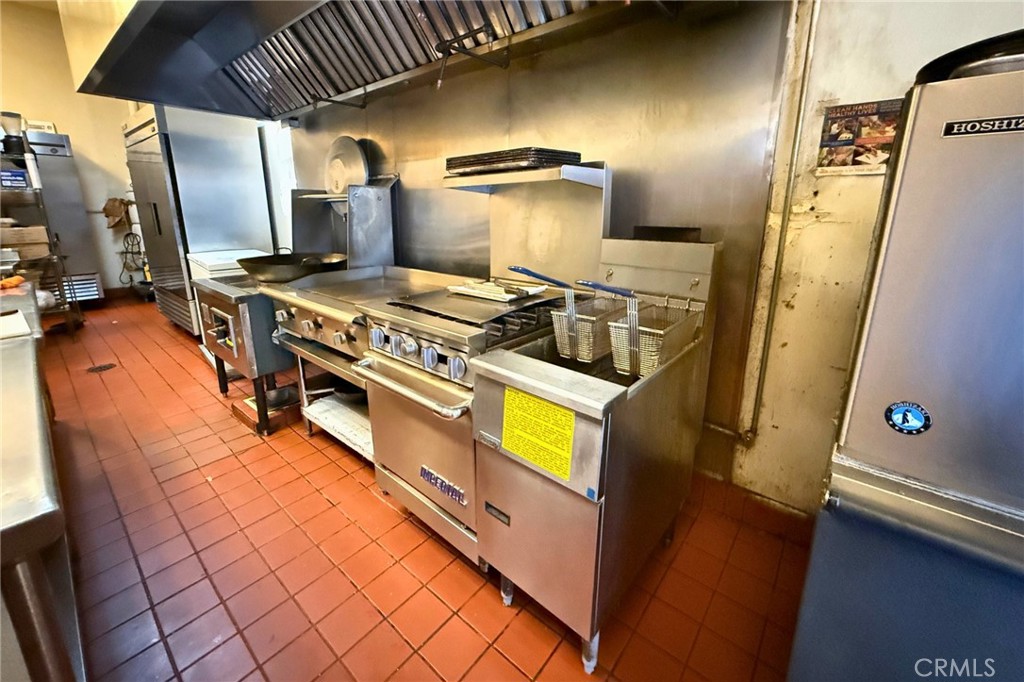 4110 N Harbor Blvd, Fullerton CA 92835 - photo 14