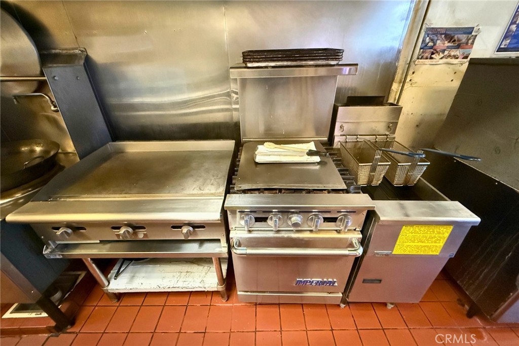 4110 N Harbor Blvd, Fullerton CA 92835 - photo 15