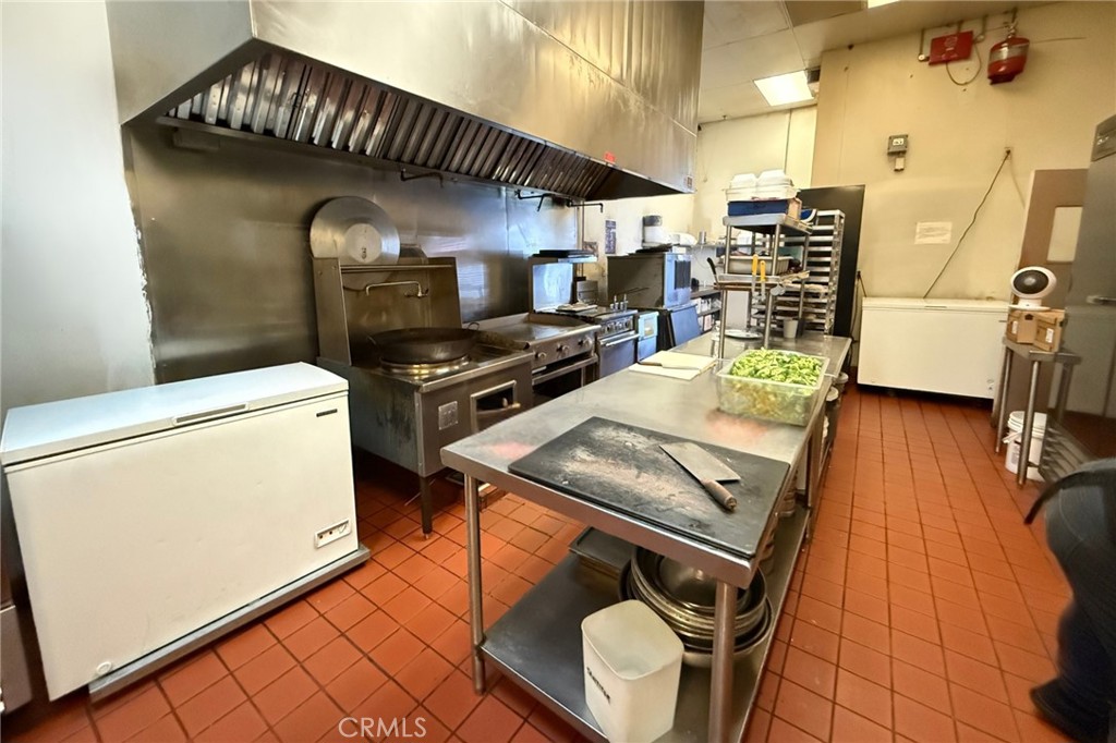 4110 N Harbor Blvd, Fullerton CA 92835 - photo 17