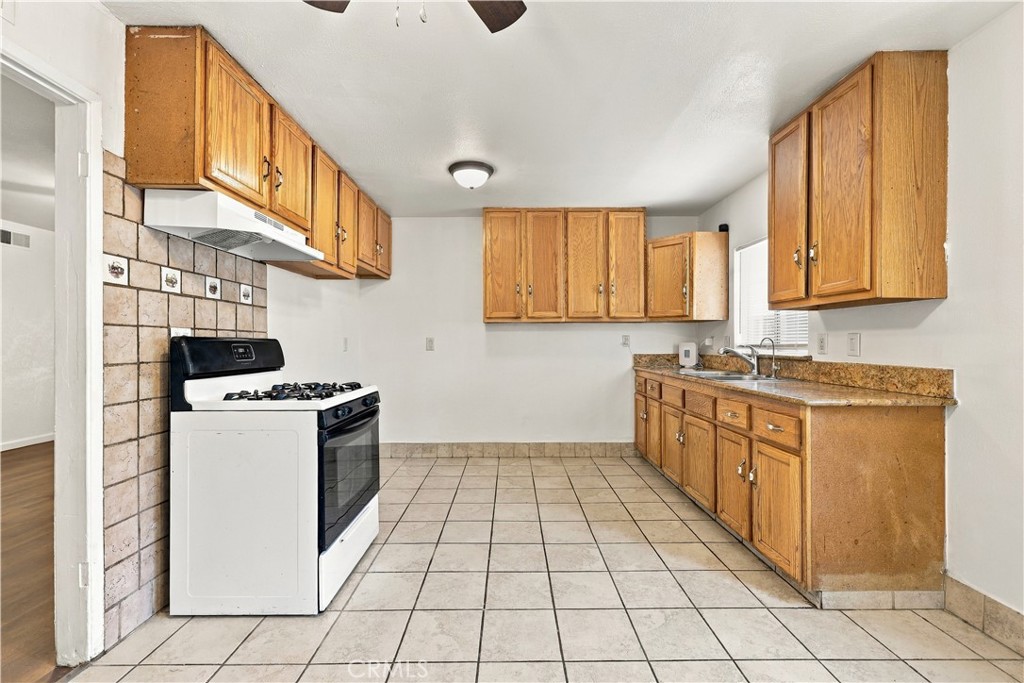 431 E Rosslynn, Fullerton CA 92832 - photo 29