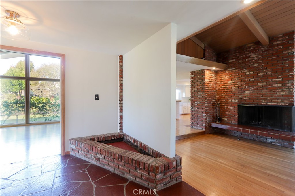 Front entry showcase space - 501 E Sunny Hills Road, Fullerton CA 92835 - photo 7