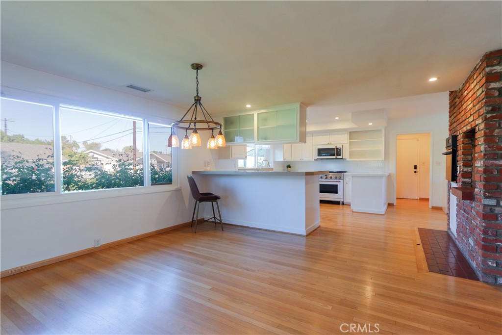 Dining area - 501 E Sunny Hills Road, Fullerton CA 92835 - photo 14