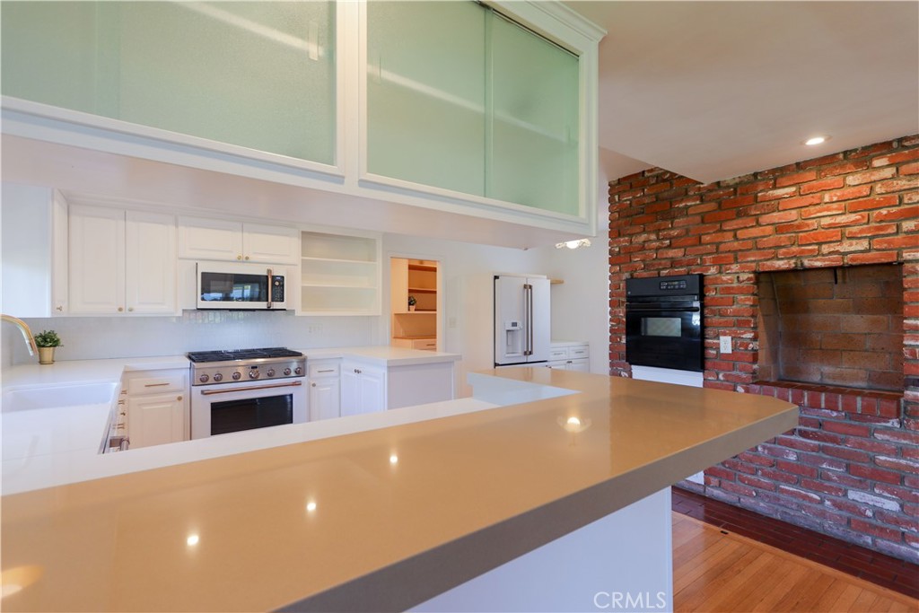 Built in oven and bbq in original brick - 501 E Sunny Hills Road, Fullerton CA 92835 - photo 20