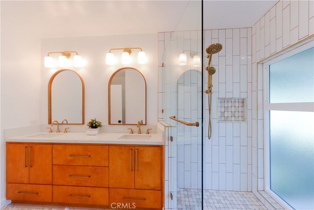 primary en suite bath - 501 E Sunny Hills Road, Fullerton CA 92835 - photo 42