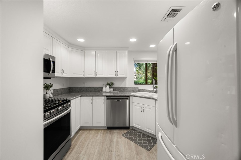 Kitchen - 512 Quiet Brook Circle 188, Fullerton CA 92831 - photo 12