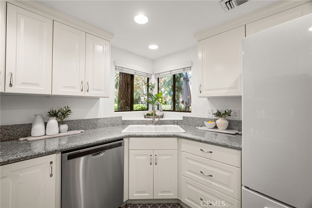 Kitchen - 512 Quiet Brook Circle 188, Fullerton CA 92831 - photo 13