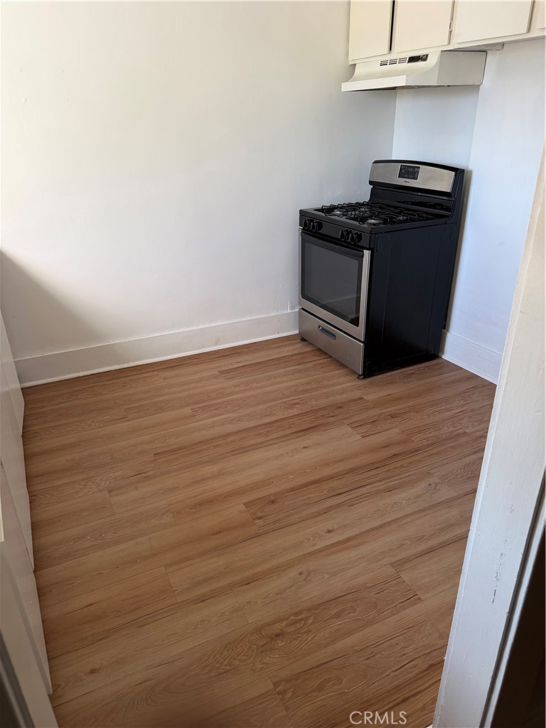 521 N Pomona 6, Fullerton CA 92832 - photo 3
