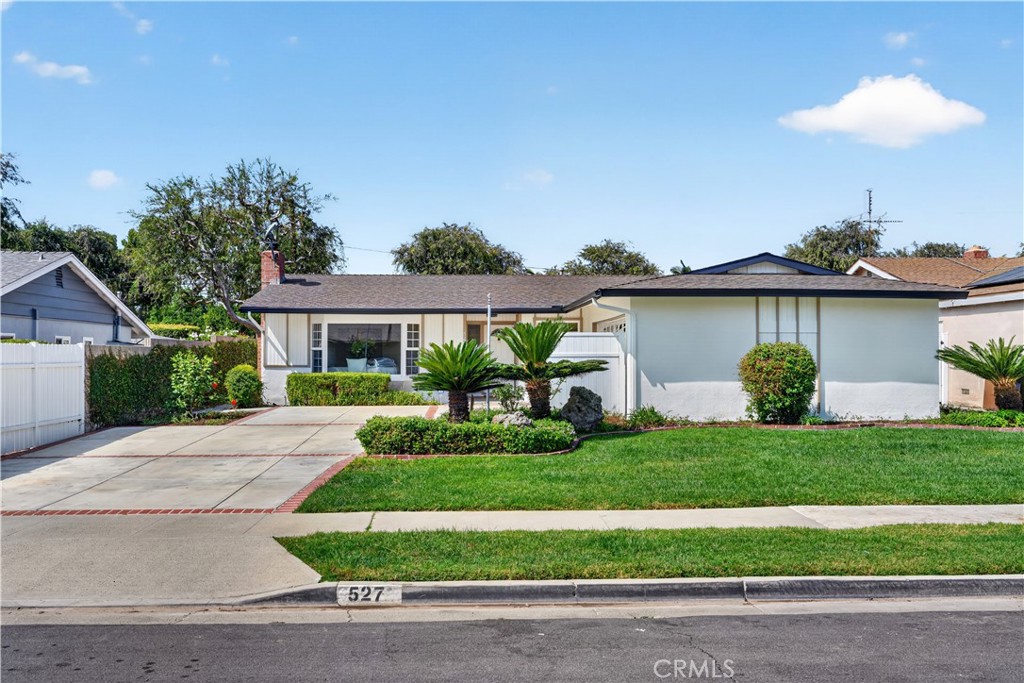 527 N Lincoln Avenue, Fullerton CA 92831 - photo 2