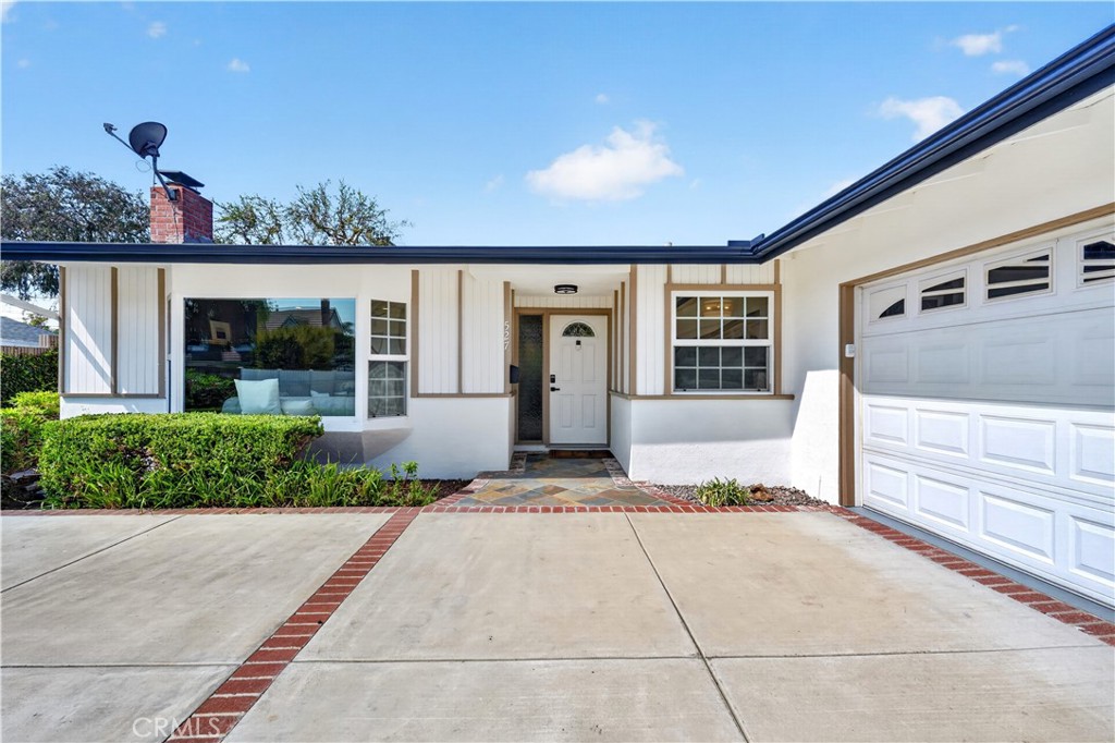527 N Lincoln Avenue, Fullerton CA 92831 - photo 3