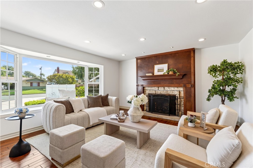 527 N Lincoln Avenue, Fullerton CA 92831 - photo 4