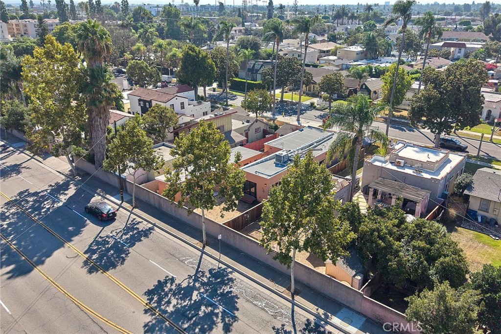 • one 2-bedroom, 1-bathroom home alongside two separate 1-bedroom, 1-bathroom units, spanning roughly 2,422 total square - 529 W Whiting, Fullerton CA 92832 - photo 35