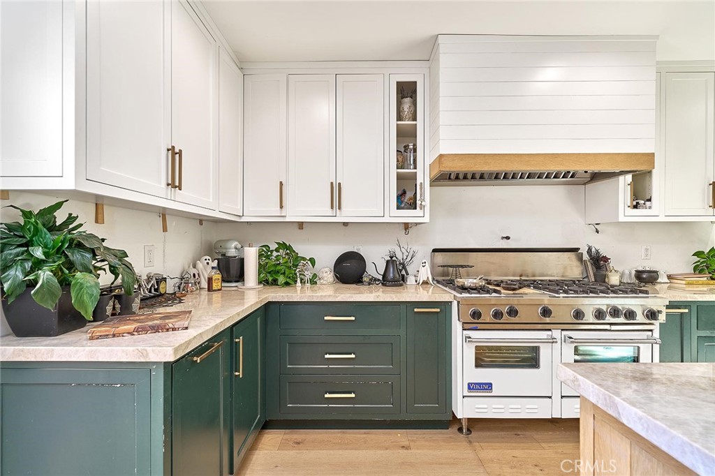 Viking Professional Double-Oven Range & Viking Professional stainless steel range hood - 529 W Whiting, Fullerton CA 92832 - photo 11