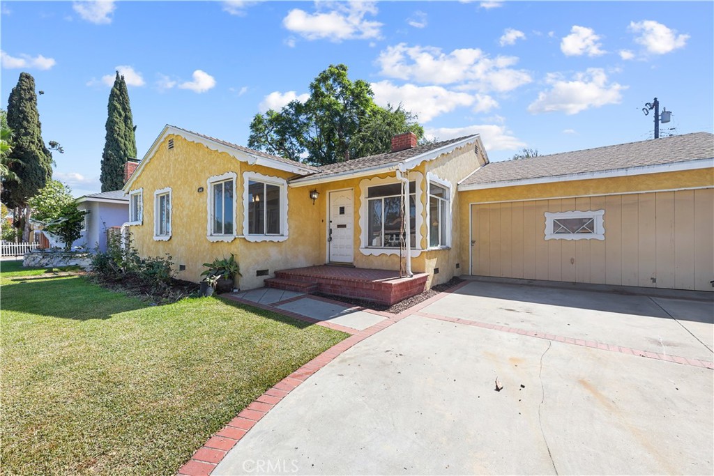 540 W Knepp Avenue, Fullerton CA 92832 - photo 1