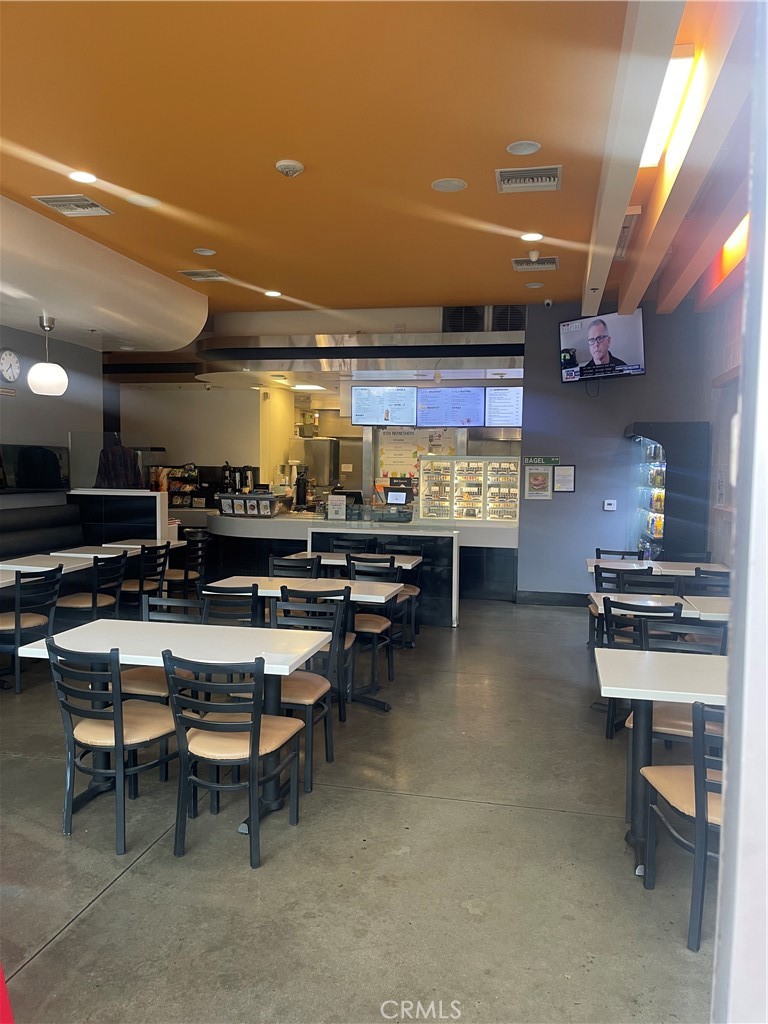 565 N Commonwealth Ave, Fullerton CA 92831 - photo 4