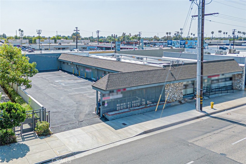 Building frontage and private parking lot - 626 W Commonwealth Avenue, Fullerton CA 92832 - photo 2