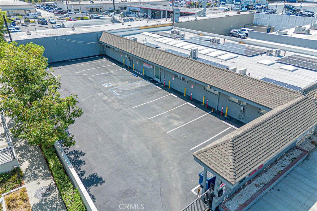 Private parking lot - 626 W Commonwealth Avenue, Fullerton CA 92832 - photo 4