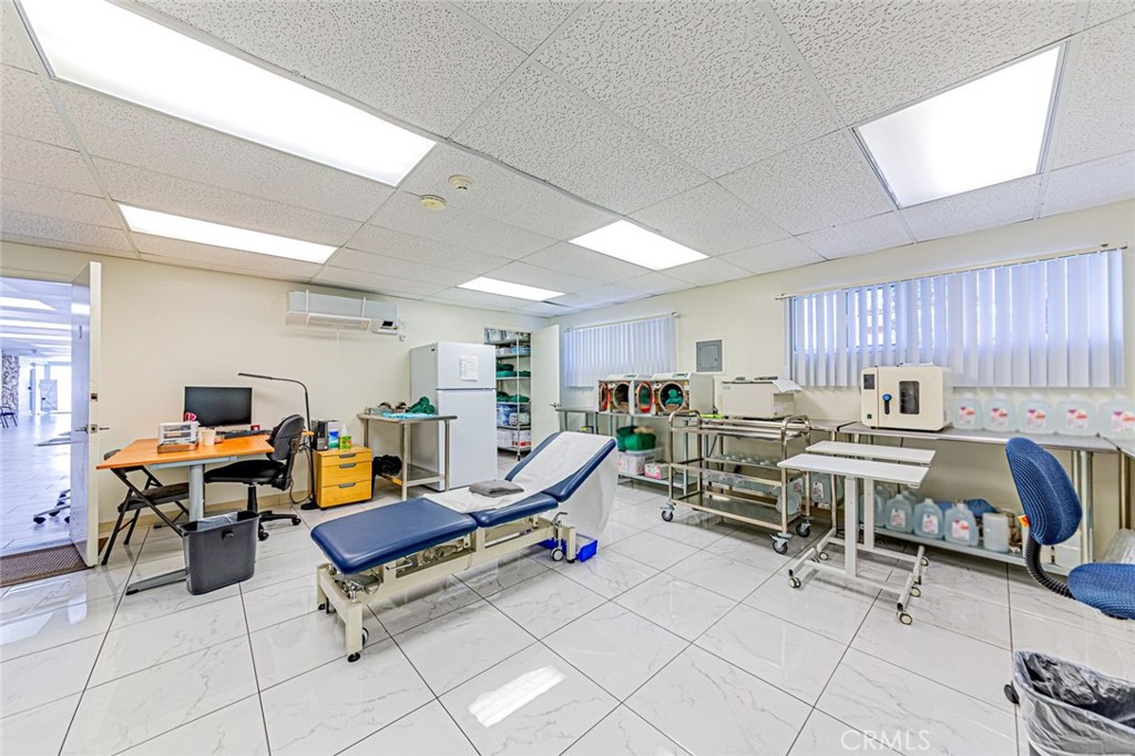 Procedure room with ductless A/C - 626 W Commonwealth Avenue, Fullerton CA 92832 - photo 12