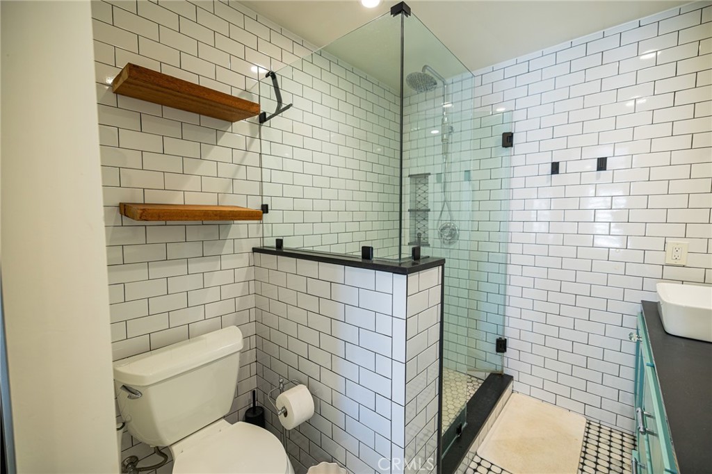 Bath 1 - 630 W Wilshire, Fullerton CA 92832 - photo 19