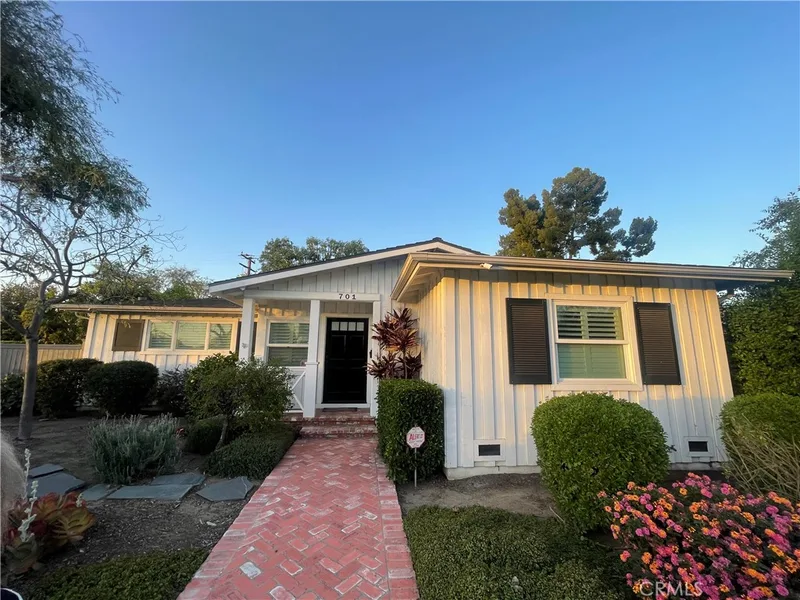 701 E Chapman, Fullerton, CA 92831
