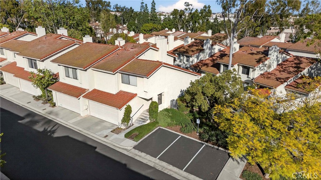 END UNIT - 804 Creekside, Fullerton CA 92833 - photo 1
