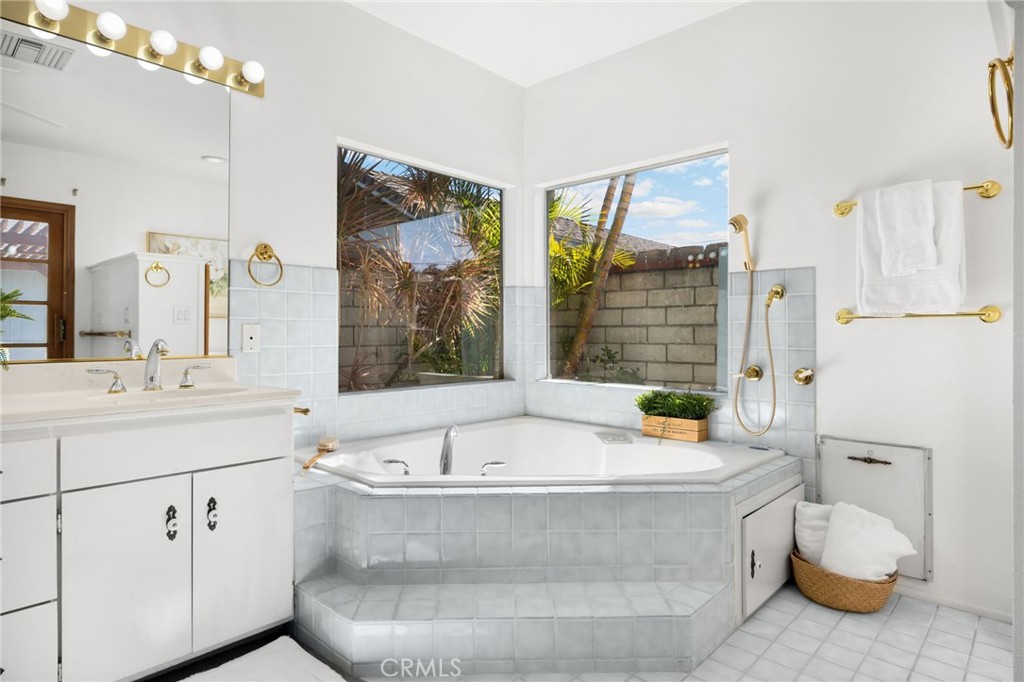 826 W Valencia Mesa Drive, Fullerton CA 92835 - photo 32