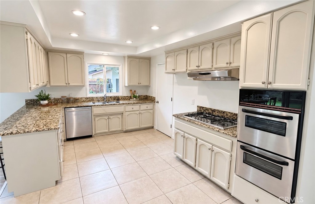 842 Adlena, Fullerton CA 92833 - photo 3