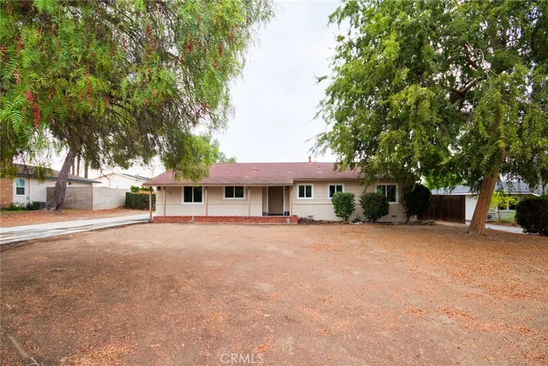 910 W Valencia Mesa, Fullerton, CA 92835