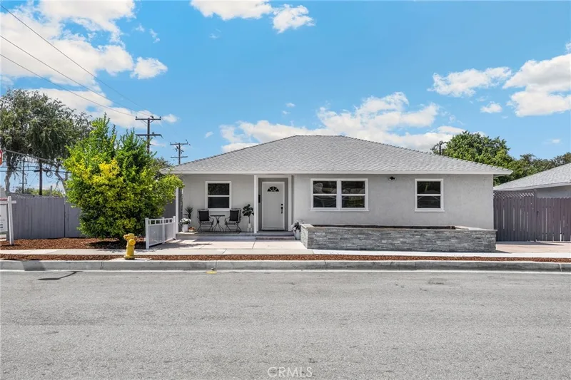913 N Raymond, Fullerton, CA 92831