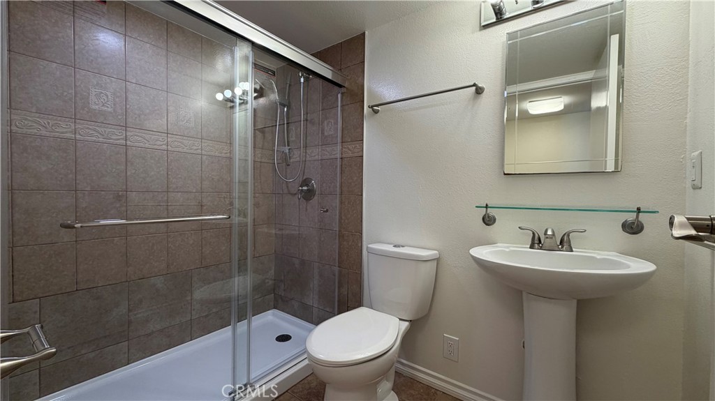 Downstair Full Bath - 926 Plaza Escondido, Fullerton CA 92833 - photo 10